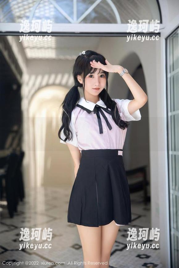 秀人网 - 看！抖娘利世在海边原图合集，海风也一脸懵逼吧？