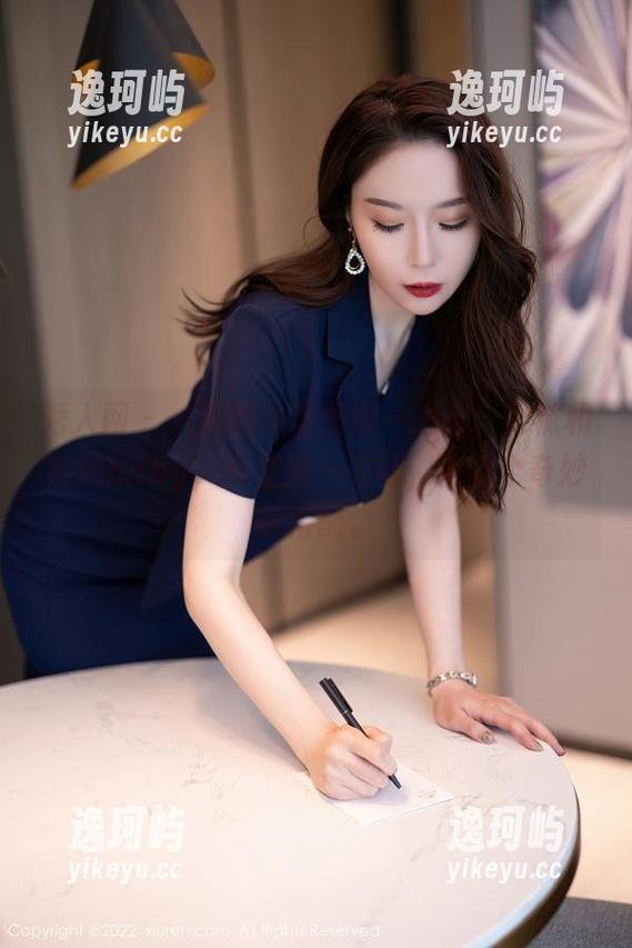 秀人网-智恩baby 秀人网 - 一边翻高清图册一边想,棉袜和智恩baby,两者缺一不可,真是个奇妙的搭配。