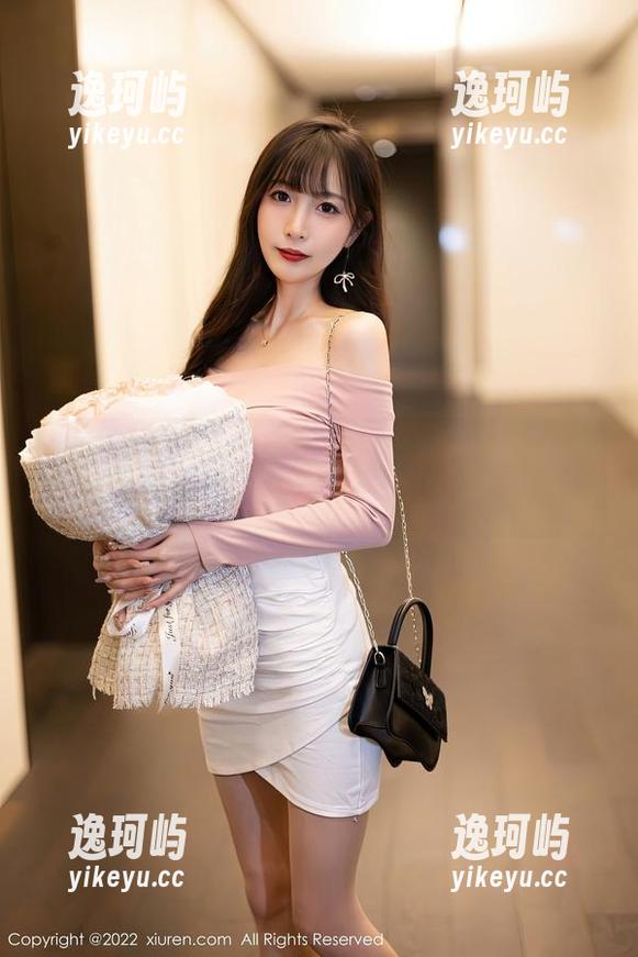 秀人网 - 温妮的黑色图包，措不及防地勾起了我的好奇心！