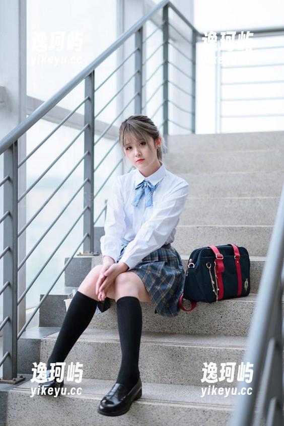秋楚楚不秃头 在秋楚楚不秃头的双马尾美图中,找寻发丝的诗意