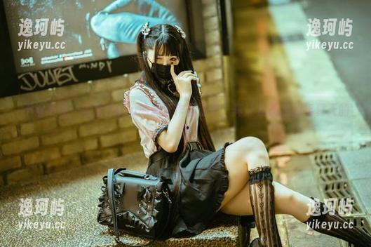 不得不说，落落Raku的最新作品温柔，真让我想起那年夏天的雨
