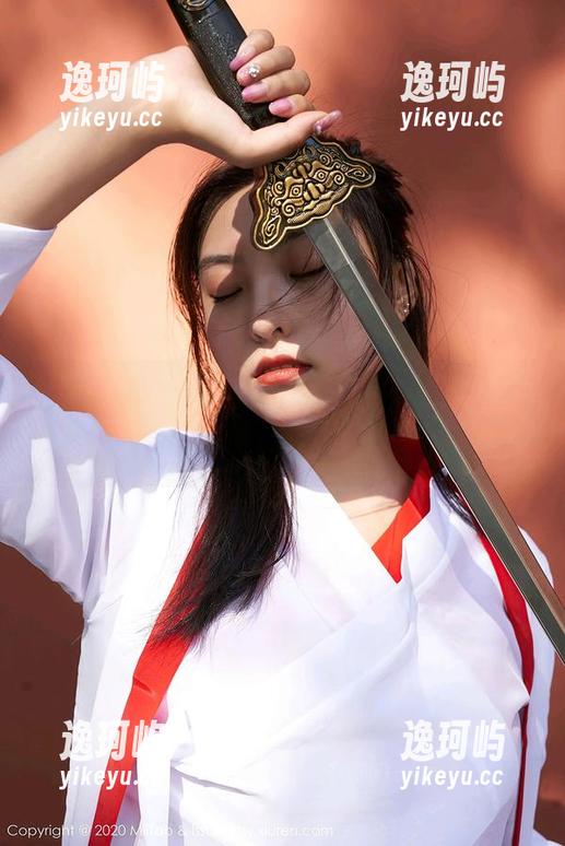 蜜桃社-Rola 蜜桃社 - Rola到底有多会穿?私拍中的白衬衫任性而为,图片在挑衅你的审美底线。