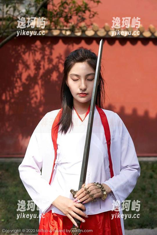 蜜桃社 - 杏子身披空姐制服，无圣光下的真实样子，转眼又恰到好处的撩
