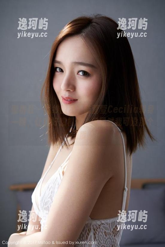 蜜桃社 - 婚纱图包：陆萱萱Cecilia转身一瞬，让我好想模仿，但显然我可没那个气质。