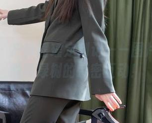 袜啵啵 – 户外瑶瑶定制记——图片里揭示她和绿树的亲密互动！