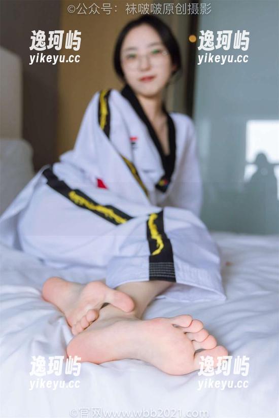 袜啵啵 - 甜甜圈和她的礼服在高清图片里大放异彩，真的有那么好看嘛？！