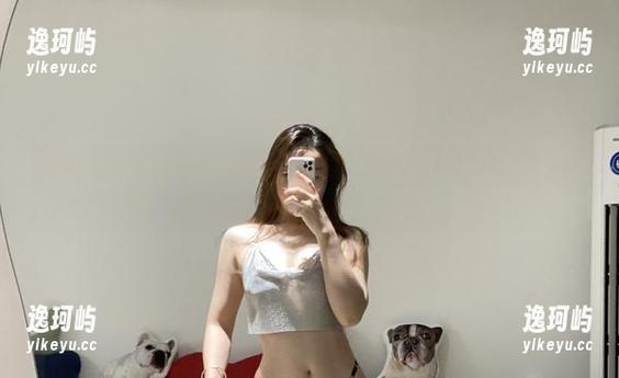 微密圈 - 铁锤姐姐的兔女郎更新，脑海中浮现无数奇幻的二次元画面。