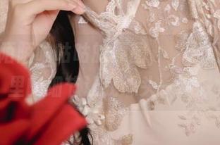 看了位陌陌咕咕咕的原图，“大凤婚纱”里的细节让我心头一动。