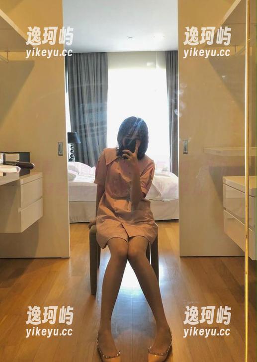 微密圈 - 动图般的雅雅的气质呀，牛仔裤穿着显得真别致，原图在这儿。