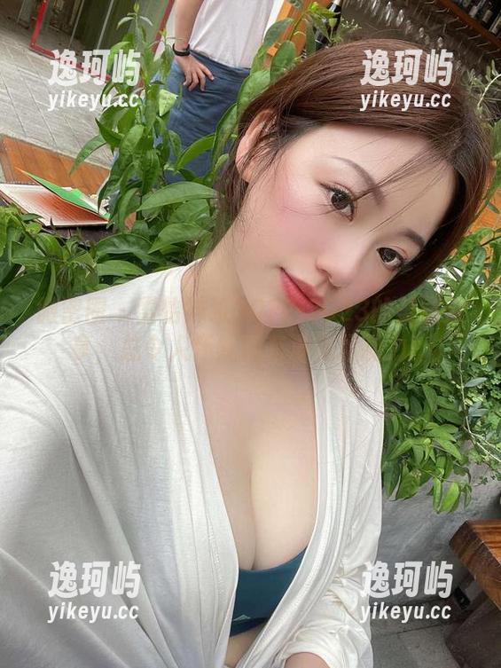 微密圈 - 雪怡妹纸2022-2023的美图分享，总令人怀疑她有没有超能力！