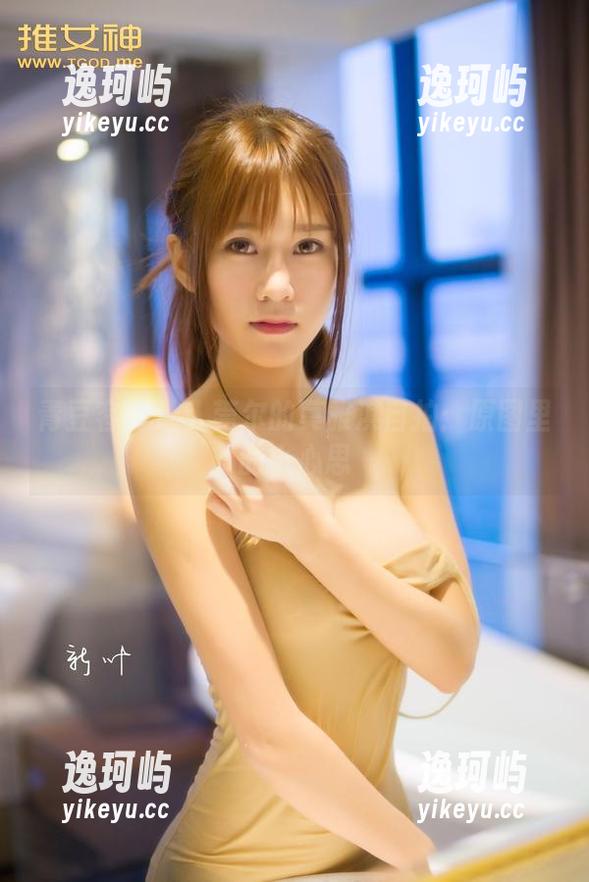 青豆客 - 让人莞尔的莫雅淇自拍：原图里的小心思