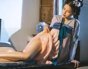 鹿八岁baby白丝穿搭，cos不仅仅是角色，更是态度！