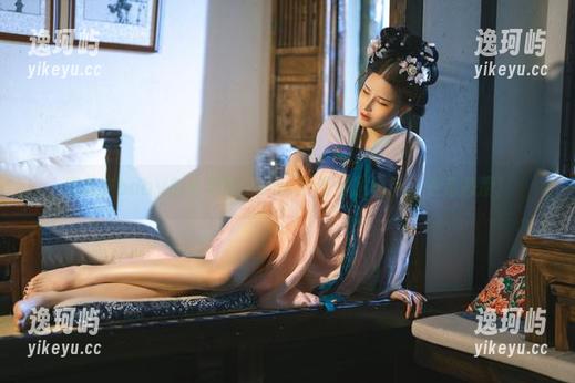 鹿八岁baby白丝穿搭，cos不仅仅是角色，更是态度！