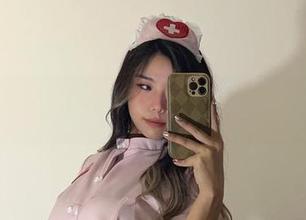 微密圈 – 看黑饱宝的体操服照片，高清得像是从那本杂志里直接跑出来的。